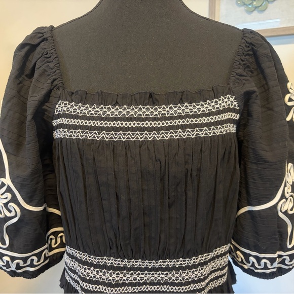 YAS Gigga Black and White Embroidered Puff Sleeve Smocked Blouse NWT! - Picture 5 of 9